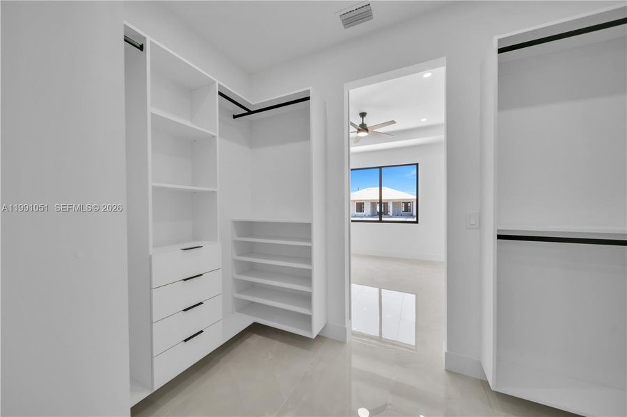 Spacious, unfurnished interior of a new home in , Lehigh Acres (Image 32).