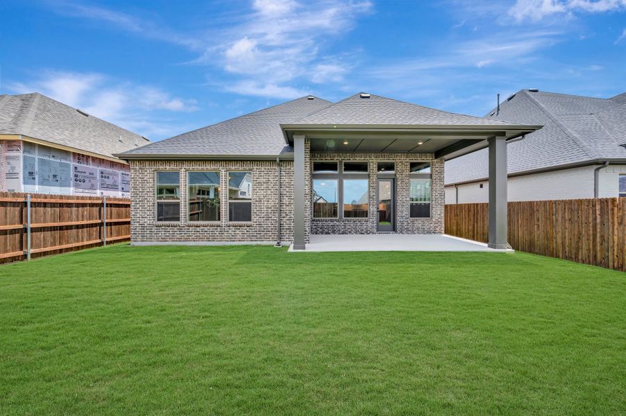 Exterior details and patio area of a home in Tavolo Park Cottages, Fort Worth (Image 3).