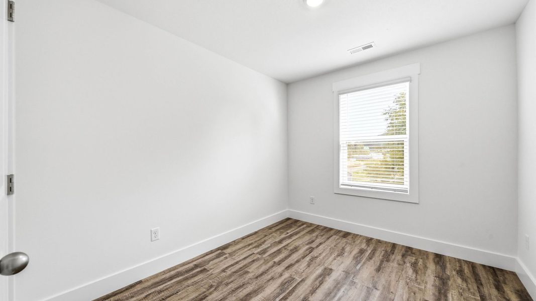 Spacious, unfurnished interior of a new home in The Arbor Townhomes, Kingsport (Image 10).