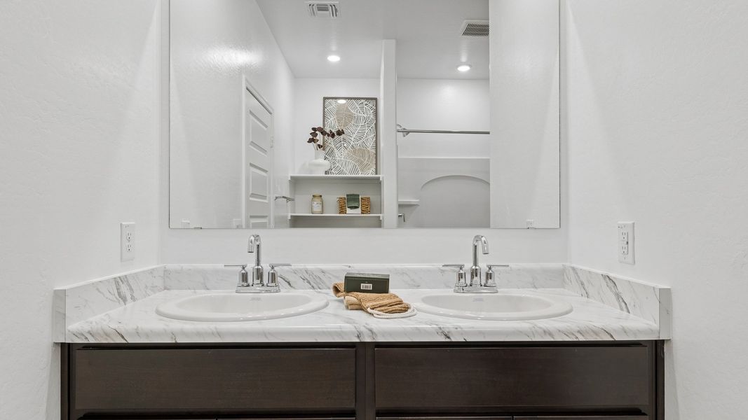 Representative interior finishes for a home built from the Denton by D.R. Horton in Radiance at Superstition Vistas, Apache Junction (Image 21).