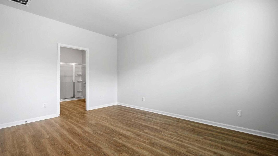 Spacious, unfurnished interior of a new home in , Summerville (Image 18).