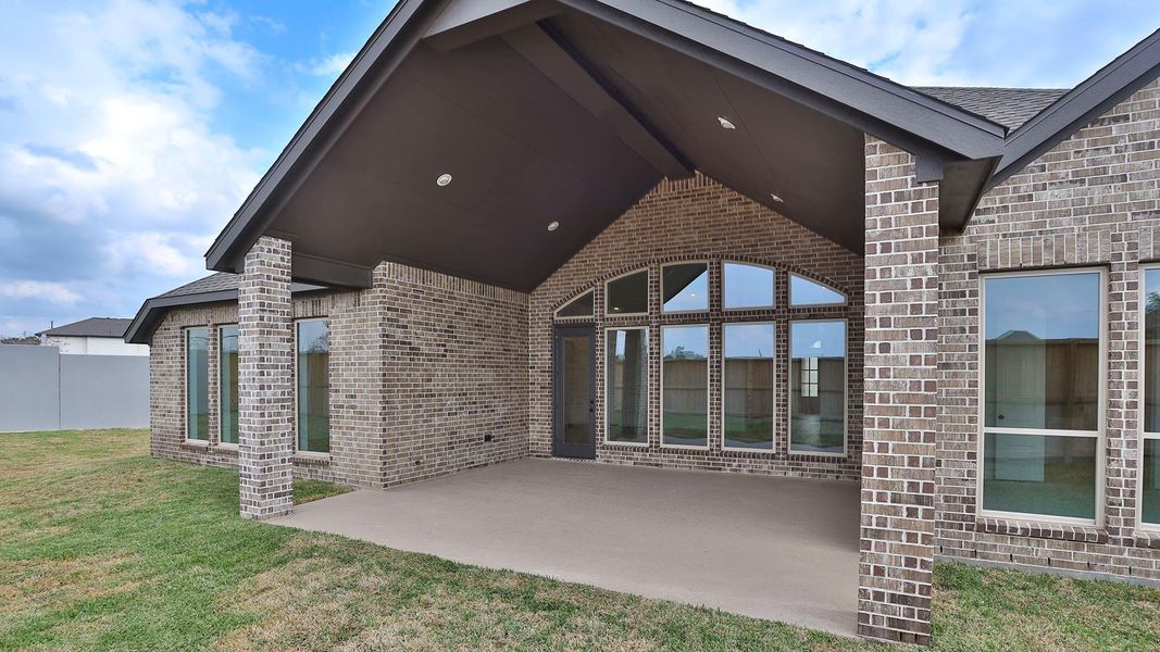 Exterior details and patio area of a home in Escondido 80', Magnolia (Image 4). Exterior details and patio area of a home in Escondido 80', Magnolia (Image 4).