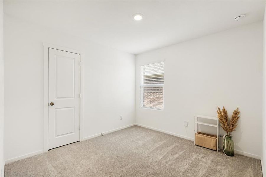 Spacious, unfurnished interior of a new home in Mobberly Farms, Pilot Point (Image 21).