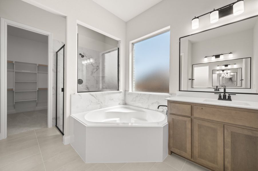 Furnished interior view inside a new home in Myrtle Creek, Waxahachie (Image 8).