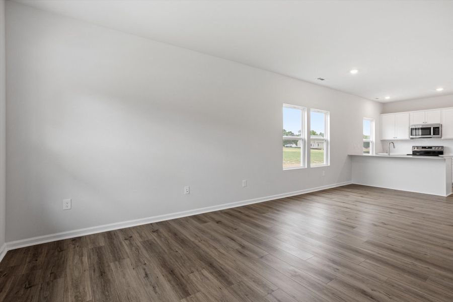 Spacious, unfurnished interior of a new home in Cambridge Reserve, Angier (Image 15).