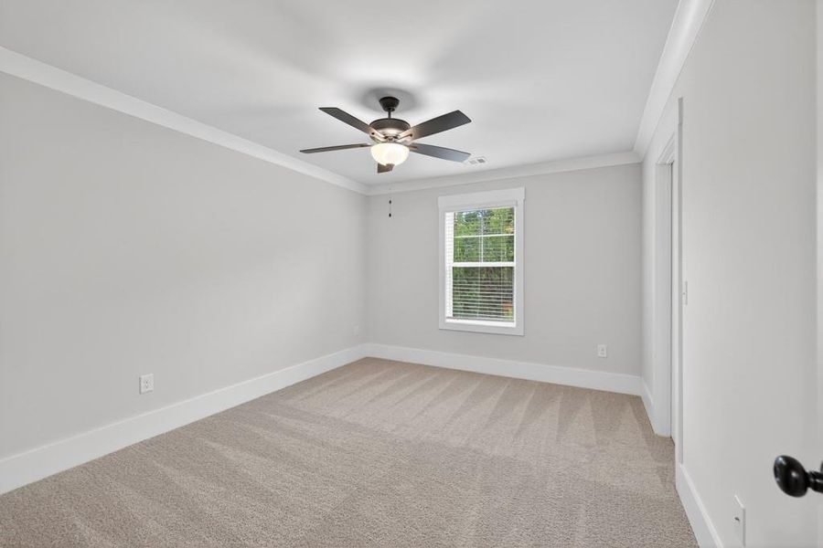 Spacious, unfurnished interior of a new home in Spring Creek, Monroe (Image 32).