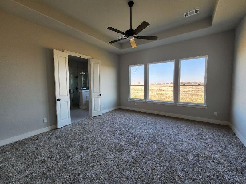 Spacious, unfurnished interior of a new home in Rocky Top, Krum (Image 10).
