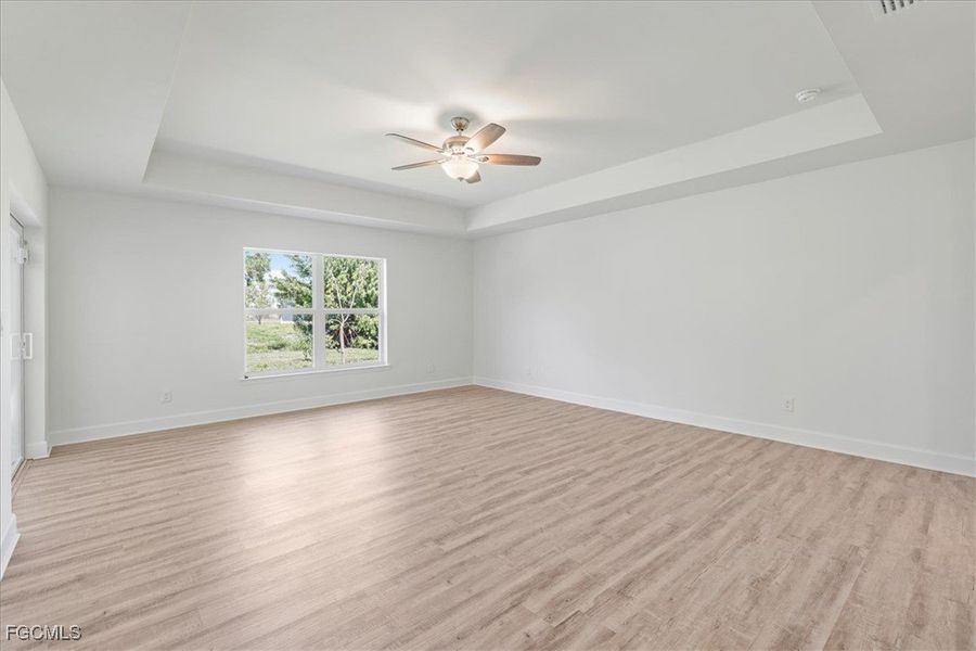 Spacious, unfurnished interior of a new home in Cape Coral, Cape Coral (Image 17).