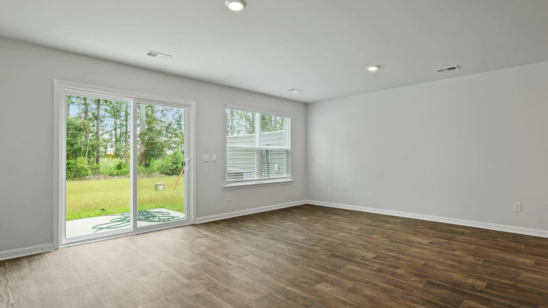 Spacious, unfurnished interior of a new home in , Summerville (Image 11).