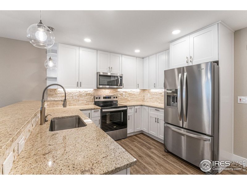 Plenty of Counter Space with Eat-In Bar