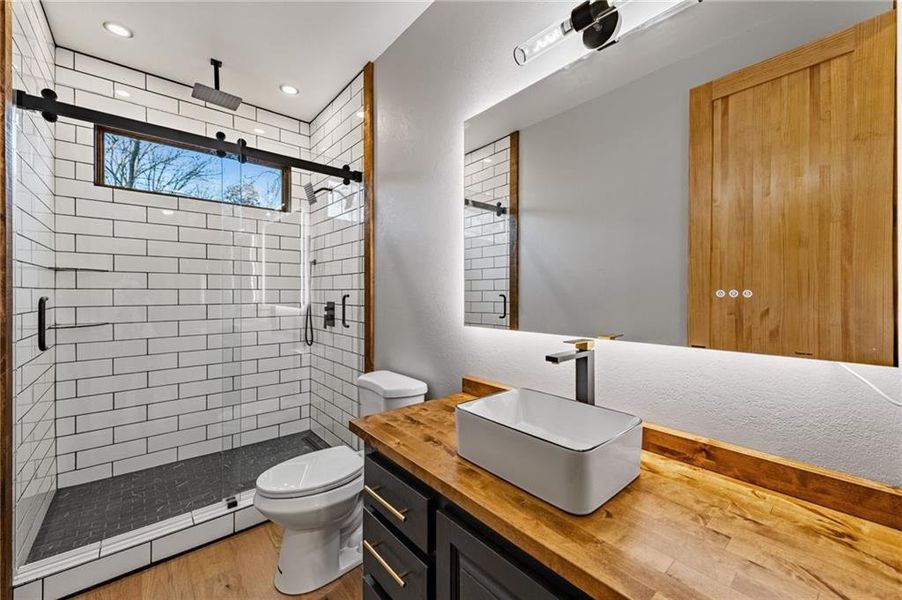 Furnished interior view inside a new home in , McCaysville (Image 25).