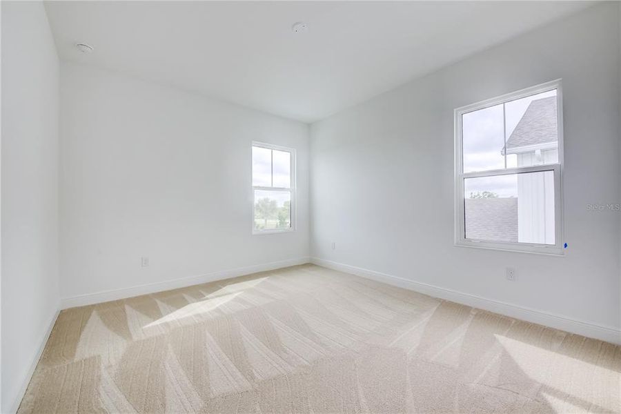 Spacious, unfurnished interior of a new home in Bungalow Walk at Lakewood Ranch, Sarasota (Image 35).