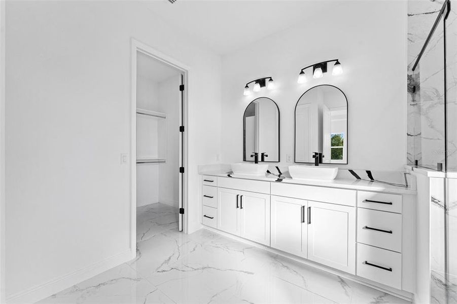 Furnished interior view inside a new home in , Orlando (Image 10).