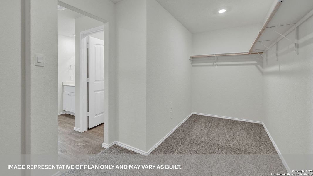 Spacious, unfurnished interior of a new home in Arroyo Ranch, Seguin (Image 14).