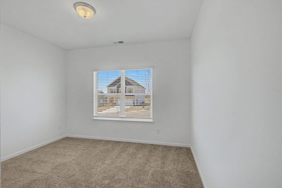 Spacious, unfurnished interior of a new home in The Oaks, Clarksville (Image 26).