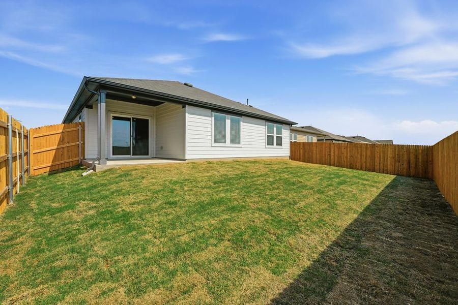 Exterior details and patio area of a home in Longview, Del Valle (Image 15).
