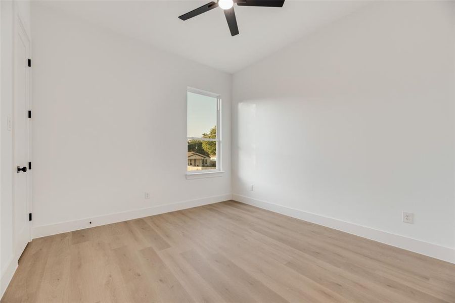 #4 Bedroom with ceiling fan