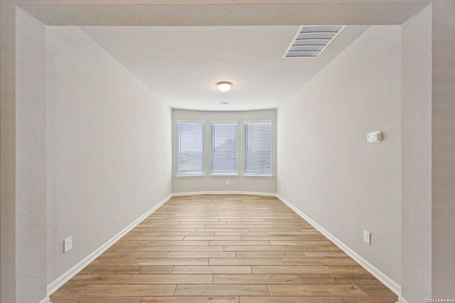 Spacious, unfurnished interior of a new home in Arcadia Ridge - Premier Series, San Antonio (Image 20).