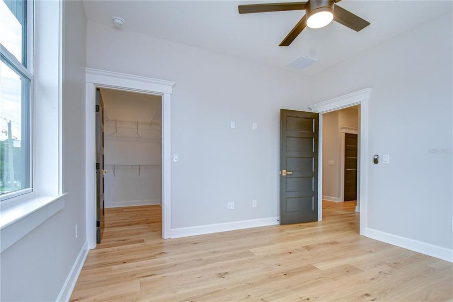 Spacious, unfurnished interior of a new home in , Tampa (Image 32).