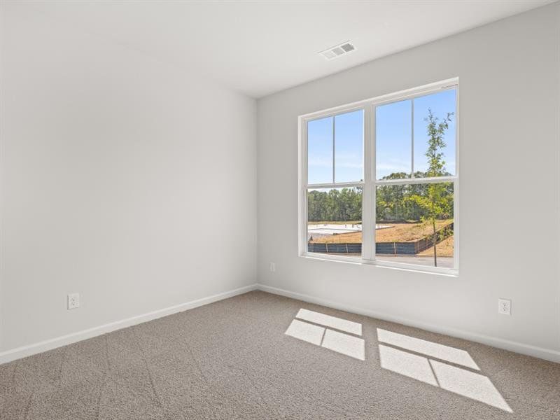 Spacious, unfurnished interior of a new home in Lost Creek, Dallas (Image 11).