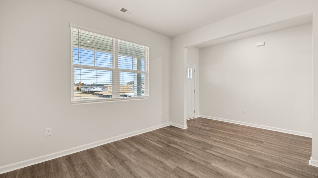 Spacious, unfurnished interior of a new home in Captain's Corner, Grovetown (Image 11).