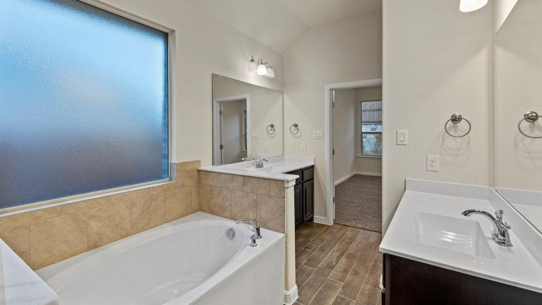 Furnished interior view inside a new home in Lakeview Pointe, Grand Prairie (Image 15).