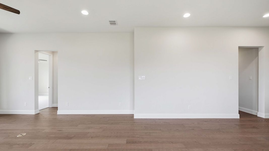 Spacious, unfurnished interior of a new home in Trinity Falls, McKinney (Image 20).