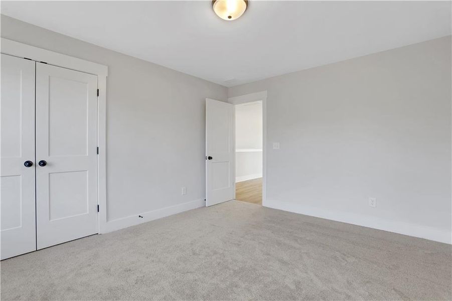 Spacious, unfurnished interior of a new home in Cambridge, Flowery Branch (Image 24).