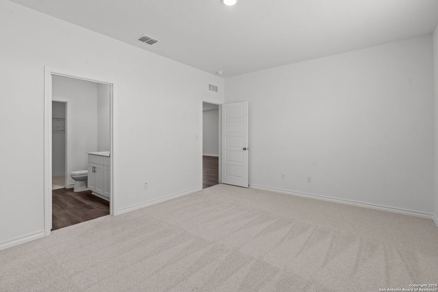 Spacious, unfurnished interior of a new home in Corley Farms, Boerne (Image 20).