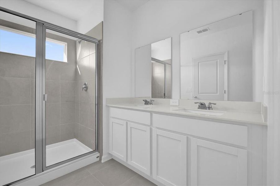 Furnished interior view inside a new home in , Kissimmee (Image 8).