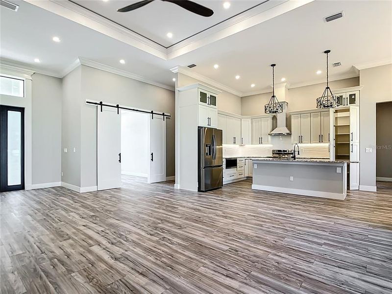 Spacious, unfurnished interior of a new home in , Englewood (Image 5).