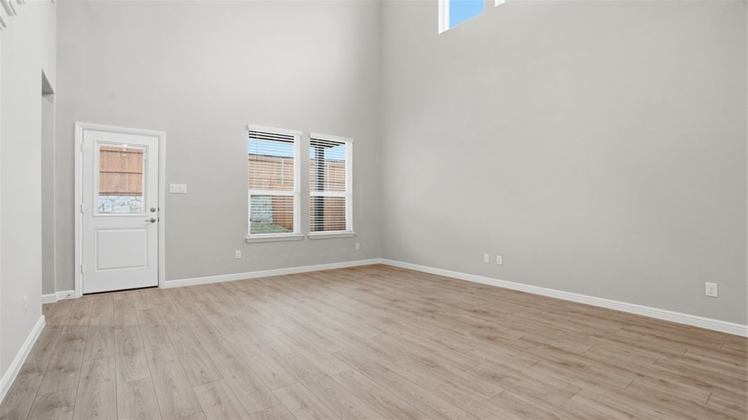 Spacious, unfurnished interior of a new home in Eden Ranch, Arlington (Image 15).