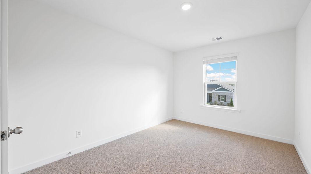 Spacious, unfurnished interior of a new home in Fairview Hills, Cleveland (Image 19).