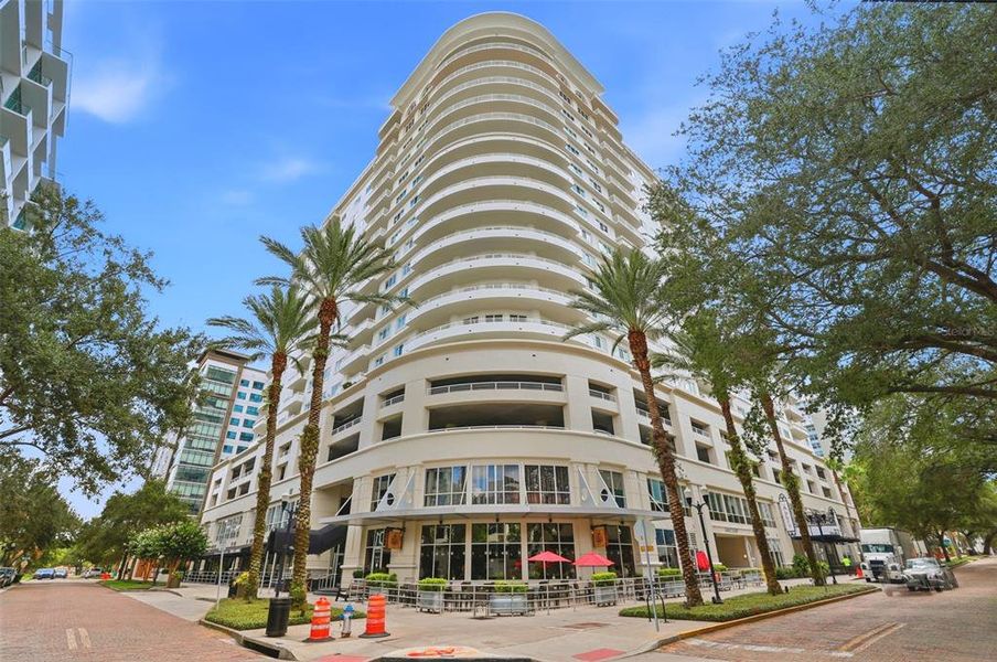 Condo located in Orlando, FL showcasing its design and architecture (Image 6). Condo located in Orlando, FL showcasing its design and architecture (Image 6).