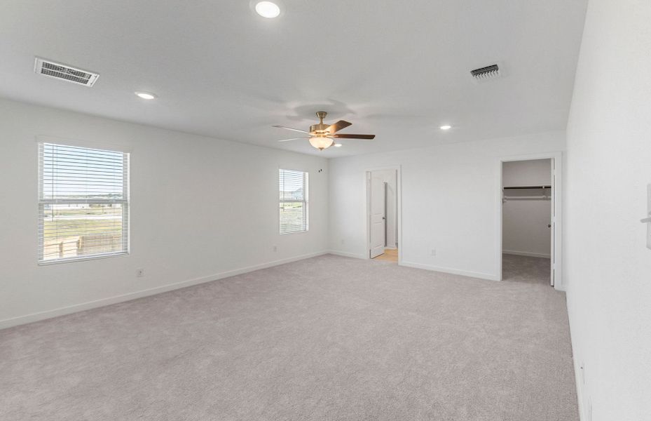 Spacious, unfurnished interior of a new home in Sonterra, Jarrell (Image 34).