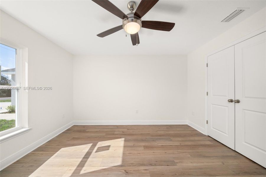 Spacious, unfurnished interior of a new home in , Sebring (Image 24).