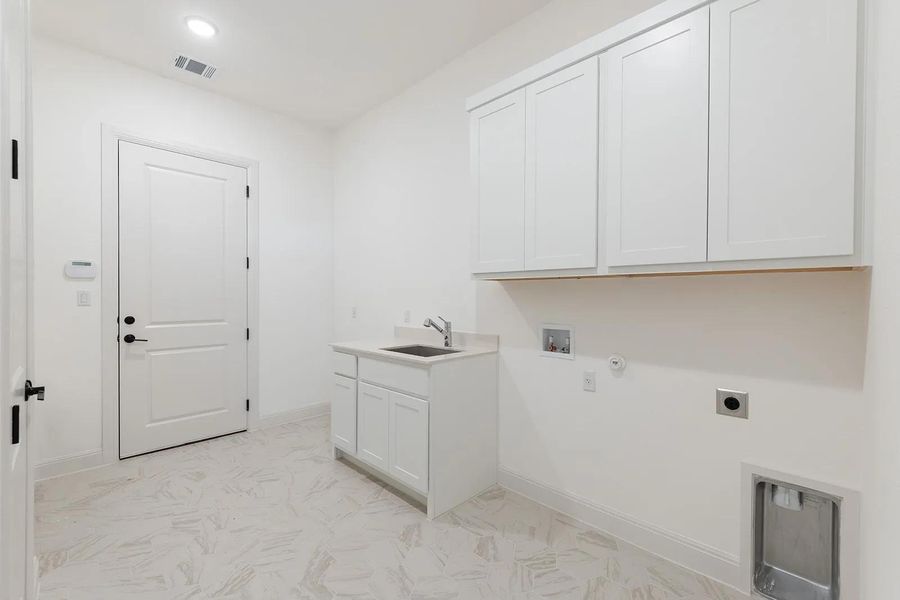 Furnished interior view inside a new home in Lariat - 70', Liberty Hill (Image 7).
