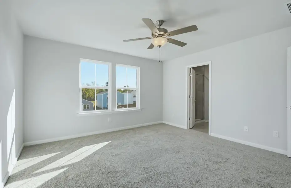 Spacious, unfurnished interior of a new home in Crestview, Spartanburg (Image 15).