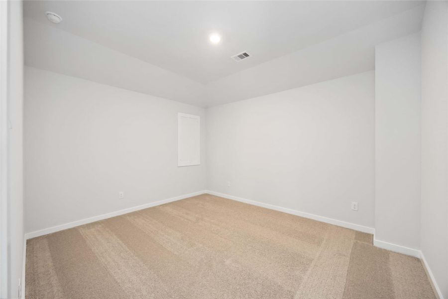 Spacious, unfurnished interior of a new home in Deer Pines, Conroe (Image 16). Spacious, unfurnished interior of a new home in Deer Pines, Conroe (Image 16).