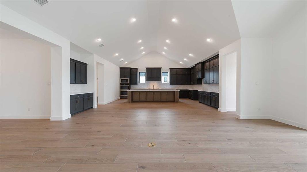Spacious, unfurnished interior of a new home in Sweetgrass, Haslet (Image 16).