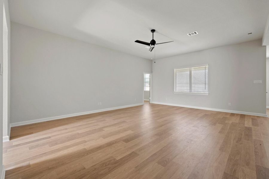 Spacious, unfurnished interior of a new home in Lago Mar, Texas City (Image 10). Spacious, unfurnished interior of a new home in Lago Mar, Texas City (Image 10).