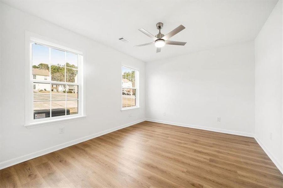 Spacious, unfurnished interior of a new home in , Union City (Image 24).