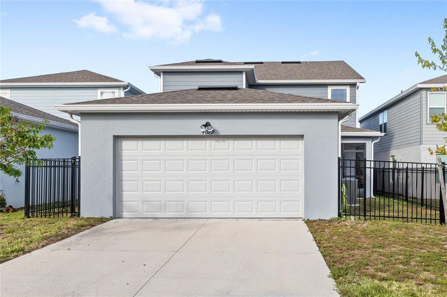Exterior details and patio area of a home in Winding Meadows, Apopka (Image 29).