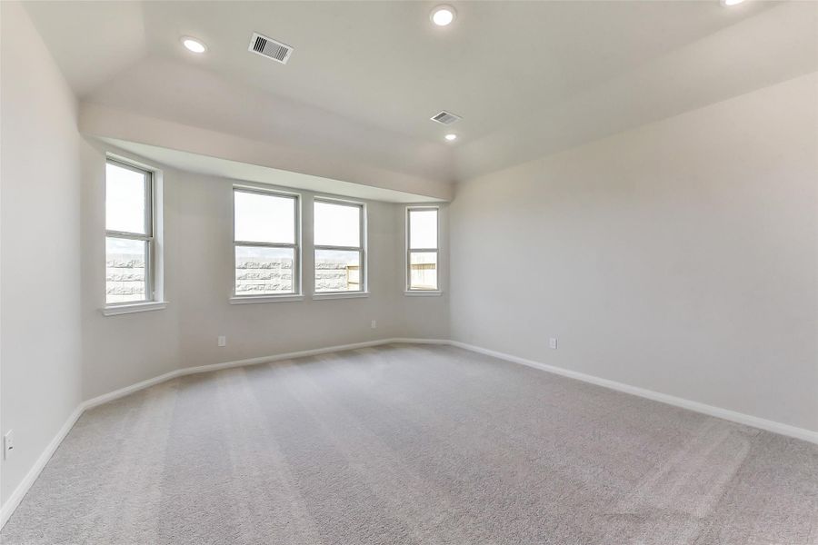 Spacious, unfurnished interior of a new home in River Ranch Meadows, Dayton (Image 26).