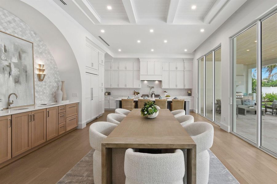 Dining & Kitchen Dining & Kitchen
