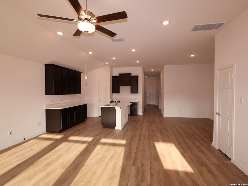 Spacious, unfurnished interior of a new home in Agave, San Antonio (Image 16).
