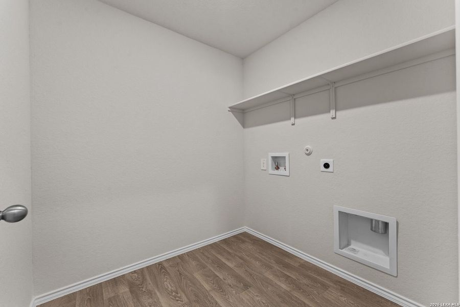 Spacious, unfurnished interior of a new home in Navarro Fields, Seguin (Image 12).