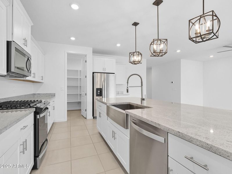 17-web-or-mls-Bee-17 17-web-or-mls-Bee-17