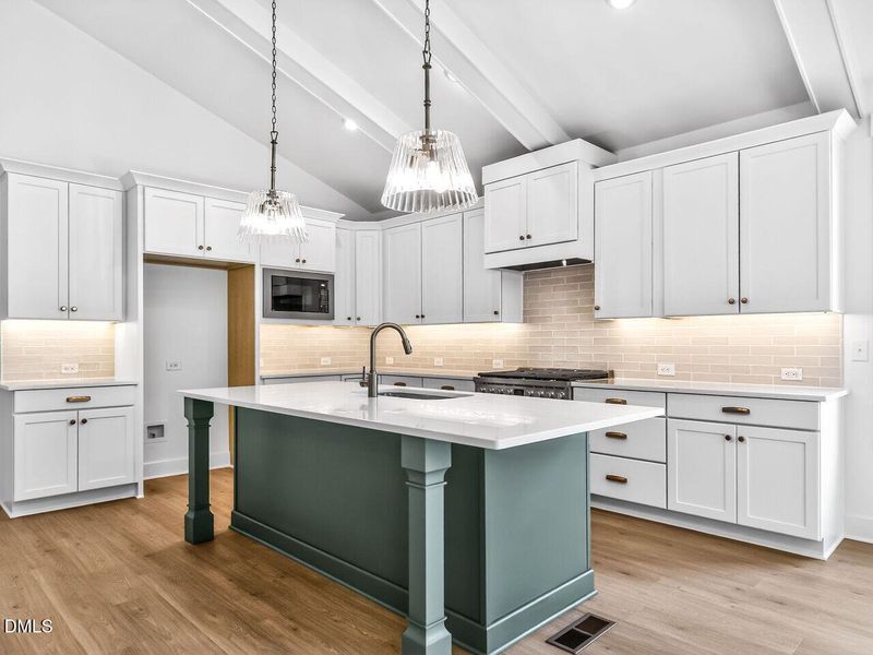 014-1280x960-kitchen