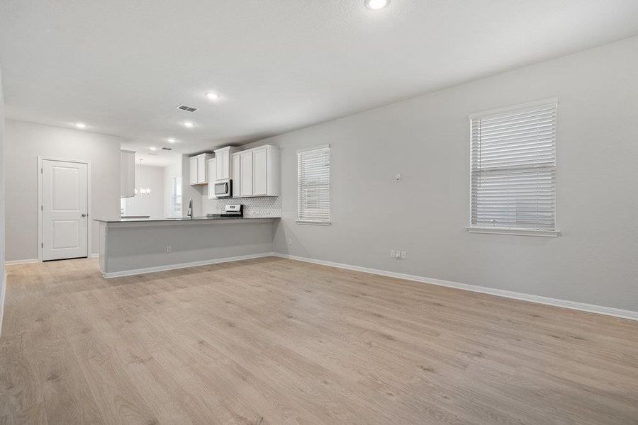 Spacious, unfurnished interior of a new home in Sage Hollow, Kyle (Image 6).